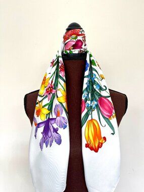 Display #5 New Gucci Iconic Multicolor Floral Scarf